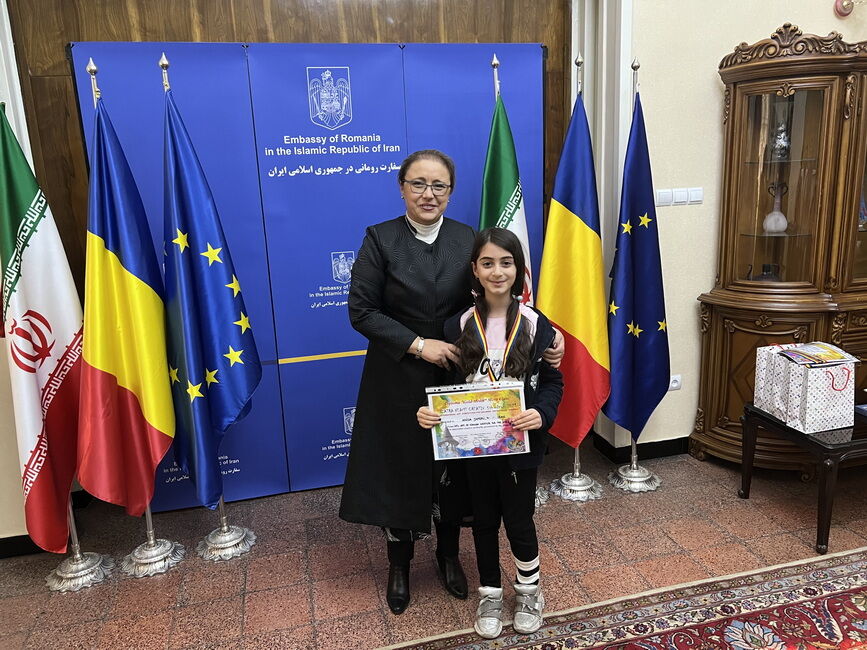 سفیر جمهوری رومانی ازعضو کانون لرستان تجلیل کرد
