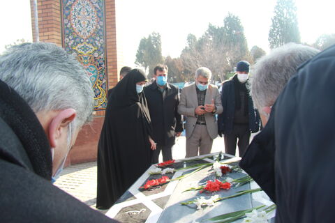 حضور مدیرکل کانون آذربایجان غربی در مراسم گلباران مزار شهداء