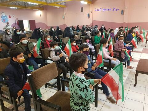  استقبال پرشور کودکان و نوجوانان از برنامه‌های ایام الله دهه مبارک فجر - مرکز مجتمع تبریز