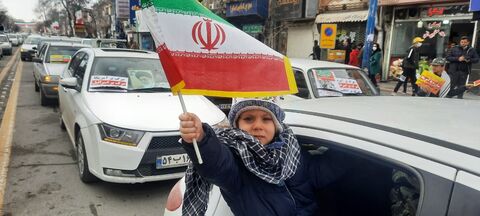 حضور مدیرکل و کارکنان کانون استان در مراسم راهپیمایی خودرویی ۲۲بهمن و نماز جمعه ارومیه