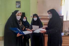 بازدید مدیرکل کانون از روند ثبت کتاب در مراکز کانون پرورش فکری استان همدان