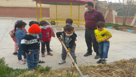 مشارکت اعضا و مربیان مراکز کانون سمنان در روز درختکاری به قلم دوربین