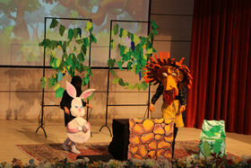 اجرای نمایش عروسکی «خرگوش باهوش» در کانون سمنان