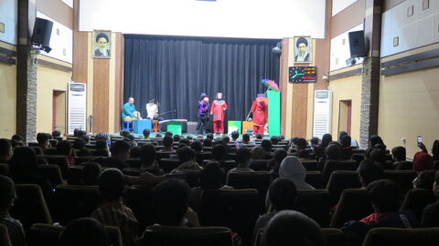 گزارش تصویری اجرای نمایش شاد و موزیکال «نوروزنامه»در سالن نمایش کانون استان قزوین