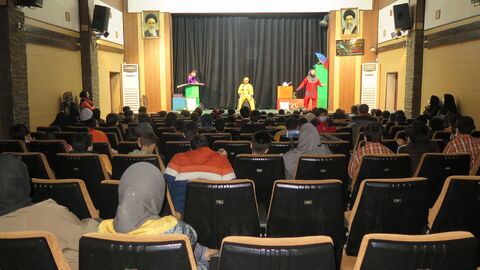 گزارش تصویری اجرای نمایش شاد و موزیکال «نوروزنامه»در سالن نمایش کانون استان قزوین