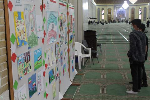 غرفه نقاشی اعضا کانون به مناسبت ۱۲ فروردین در مصلی اعظم تبریز