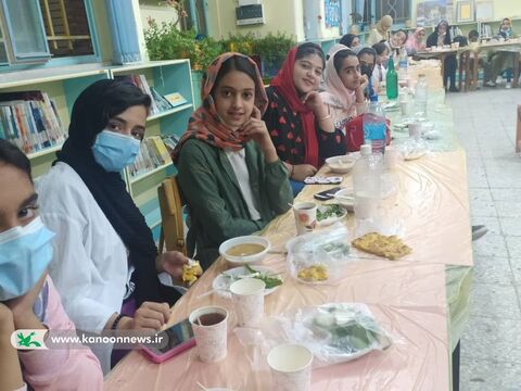 ضیافت افطار اعضا در مرکز فرهنگی و هنری شماره سه بیرجند از قالب دوربین