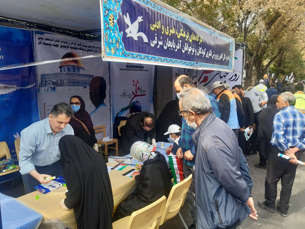 کارگاه هنری و ادبی کانون استان آذربایجان شرقی در مسیر راهپیمایی روز جهانی قدس در تبریز