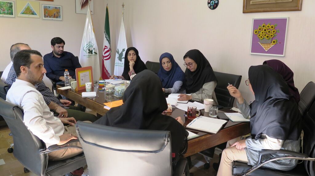 نشست راهبردی برگزاری کارگاه‌های عمومی و تخصصی تابستان در کانون استان قزوین