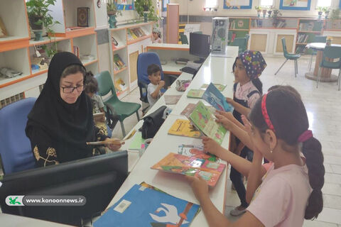 گزارش تصویری از فرایند امانت کتاب و استقبال کودکان در مرکز فرهنگی‌هنری کانون شهمیرزاد