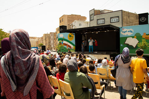 اجرای برنامه‌های تماشاخانه سیار کانون در پارک کودک شهرک ارم شهر تبریز