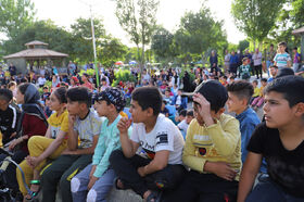 کودکان اردبیل از تجربیات خود در کانون شهرشان و ویژه برنامه «عید تا عید با تماشاخانه‌های سیار کانون» می‌گویند