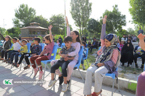 اجرای تماشاخانه سیار کانون در محله‌های وحدت و کارشناسان اردبیل