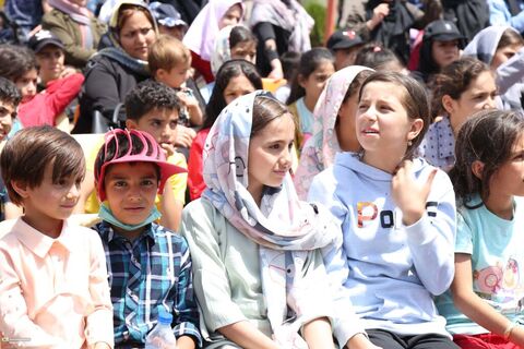 تماشاخانه سیار کانون در جمع کودکان و نوجوانان شهرک ارم تبریز