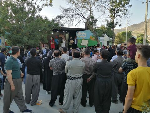 اولین روز اجرای تماشاخانه سیار در استان کرمانشاه/شهرستان روانسر