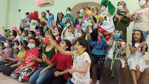 اهدای اسباب‌بازی اعضای مرکز لارستان به کودکان مناطق محروم/ کانون فارس
