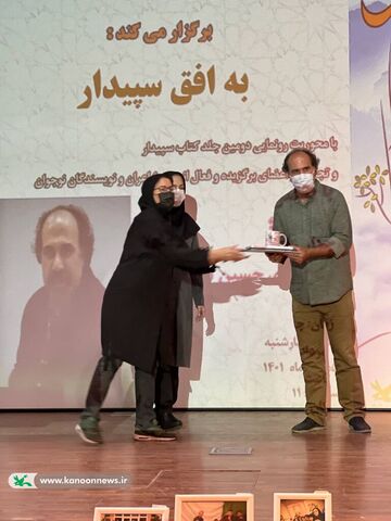 تجلیل از اعضای انجمن ادبی سپیدار کانون زنجان با عنوان «به افق سپیدار»