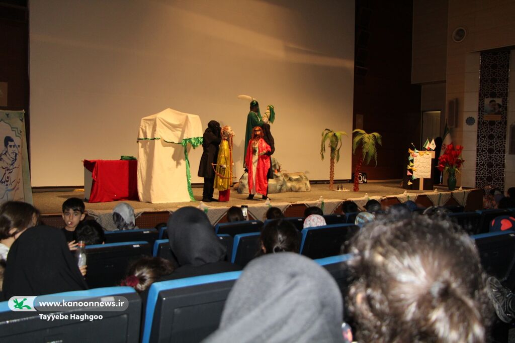 استقبال کودکان و نوجوانان از نمایش عروسکی «مشک‌های خالی» 