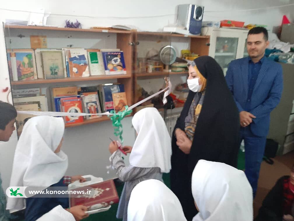 اهدا شانزدهمین کتابخانه به روستای محروم چهاربلاغ شهرستان رزن