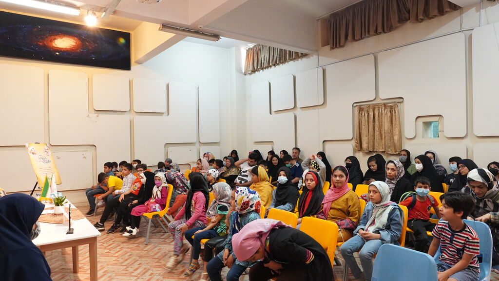 برپایی میز خدمت با حضور مدیرکانون خراسان رضوی