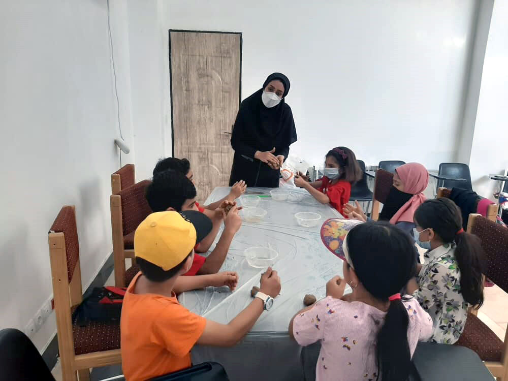 اجرای برنامه پیک امید در منطقه کم برخوردار ساری