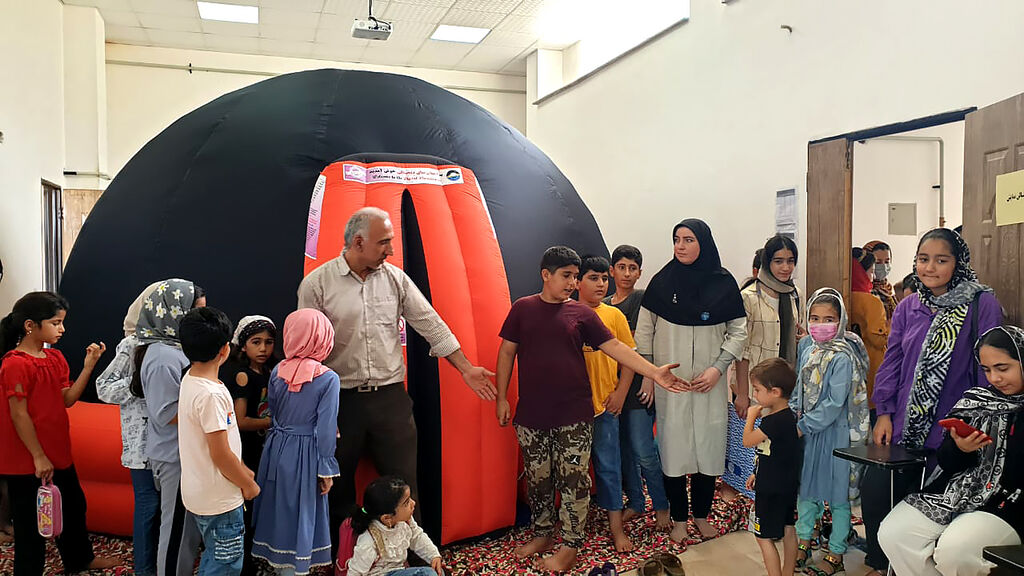 اجرای برنامه پیک امید در منطقه کم برخوردار  ساری اجرای برنامه پیک امید در منطقه کم برخوردار ساری