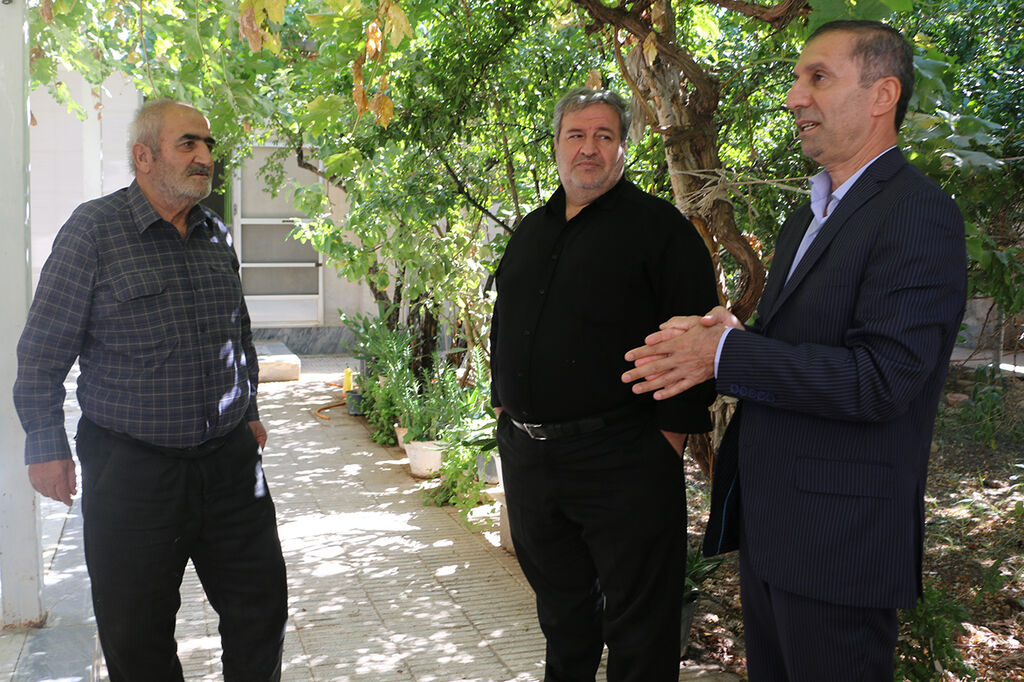دیدار مدیرکل کانون سمنان با همکار پیشکسوت در روستای وامرزان دامغان