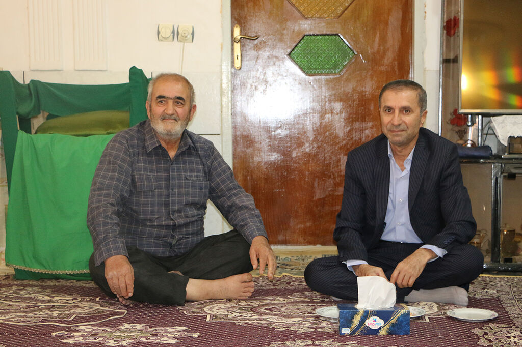 دیدار مدیرکل کانون سمنان با همکار پیشکسوت در روستای وامرزان دامغان دیدار مدیرکل کانون سمنان با همکار پیشکسوت در روستای وامرزان دامغان