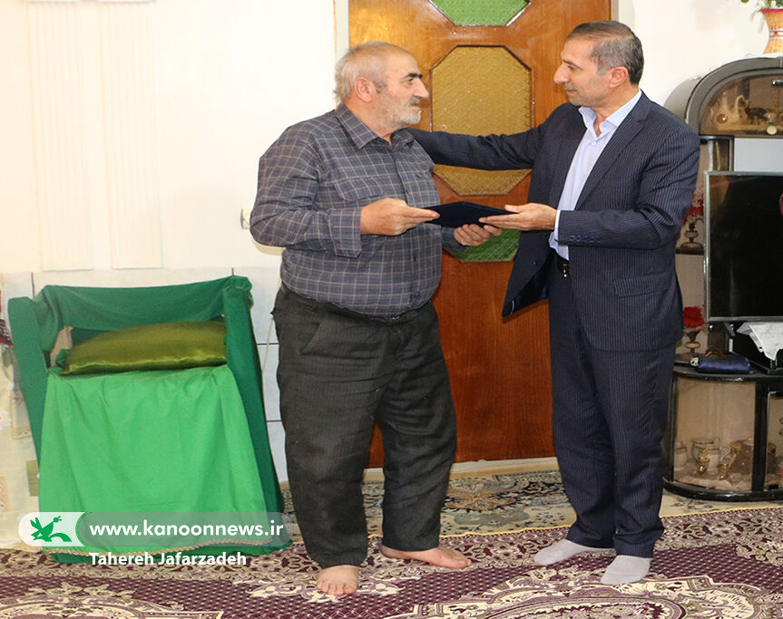 دیدار مدیرکل کانون سمنان با همکار پیشکسوت در روستای وامرزان دامغان