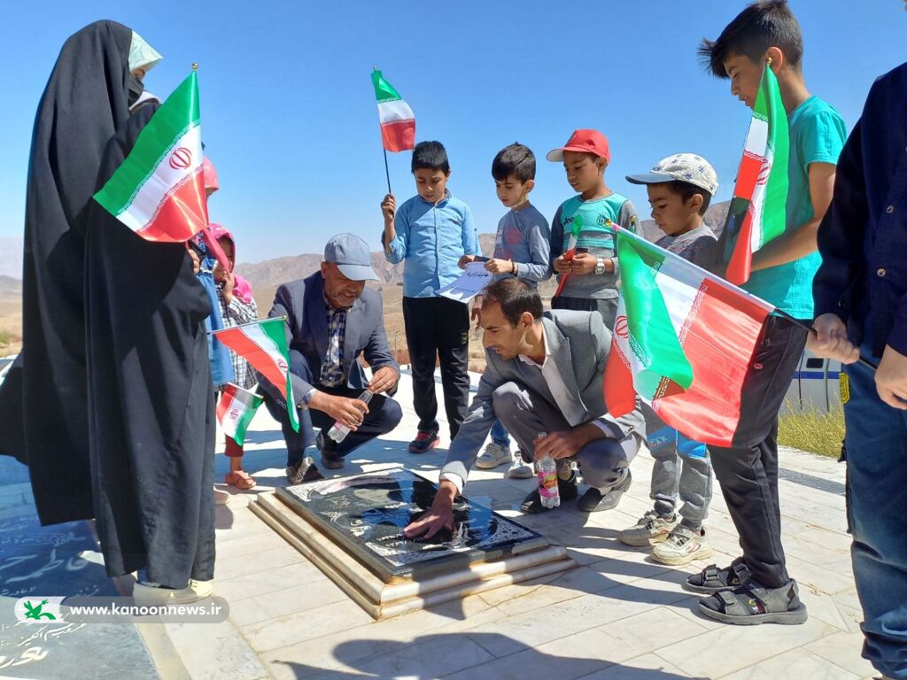 غبار روبی گلزار شهدای روستای پیشبر توسط اعضای کتابخانه سیار روستایی زیرکوه غبار روبی گلزار شهدای روستای پیشبر توسط اعضای کتابخانه سیار روستایی زیرکوه