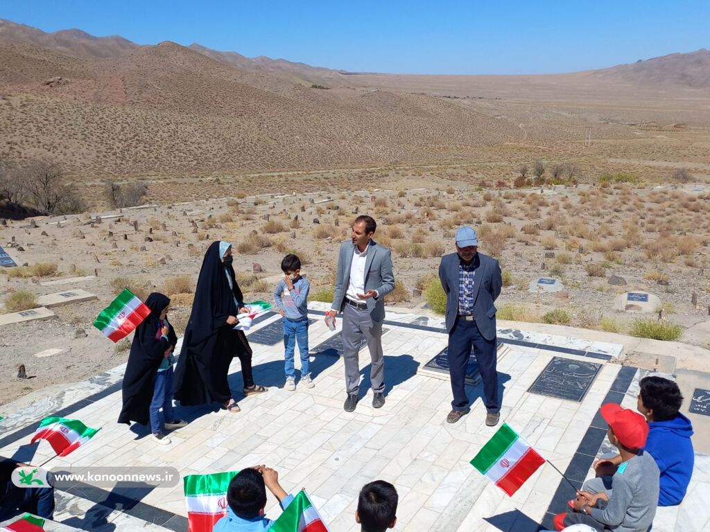 غبار روبی گلزار شهدای روستای پیشبر توسط اعضای کتابخانه سیار روستایی زیرکوه