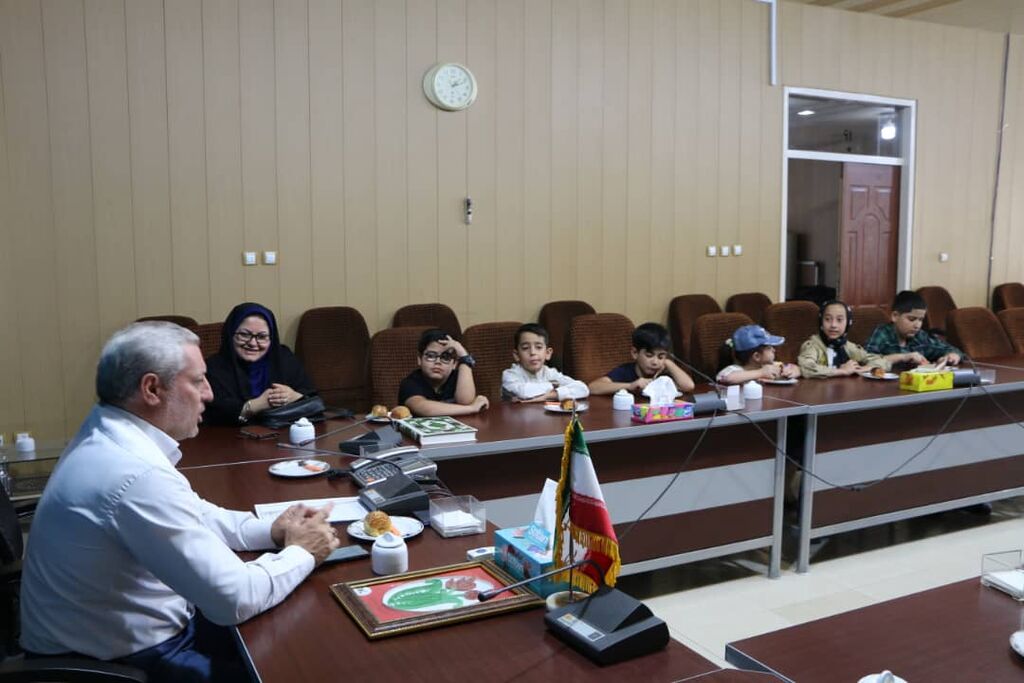 دیدار کودکان و نوجوانان با فرماندار بستانآباد