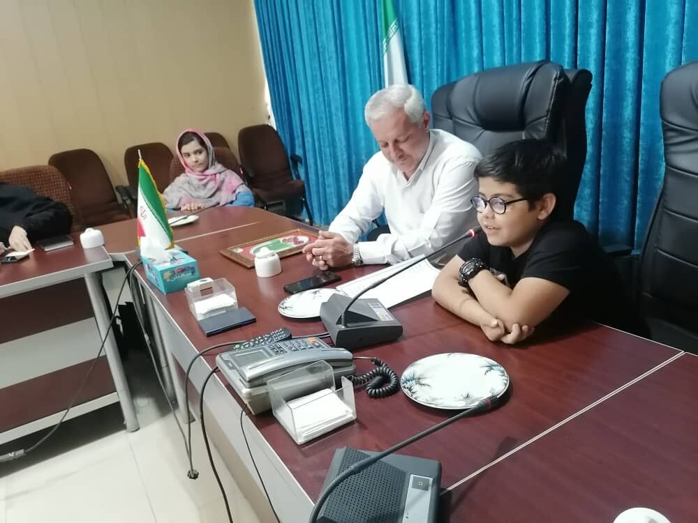 دیدار کودکان و نوجوانان با فرماندار بستانآباد