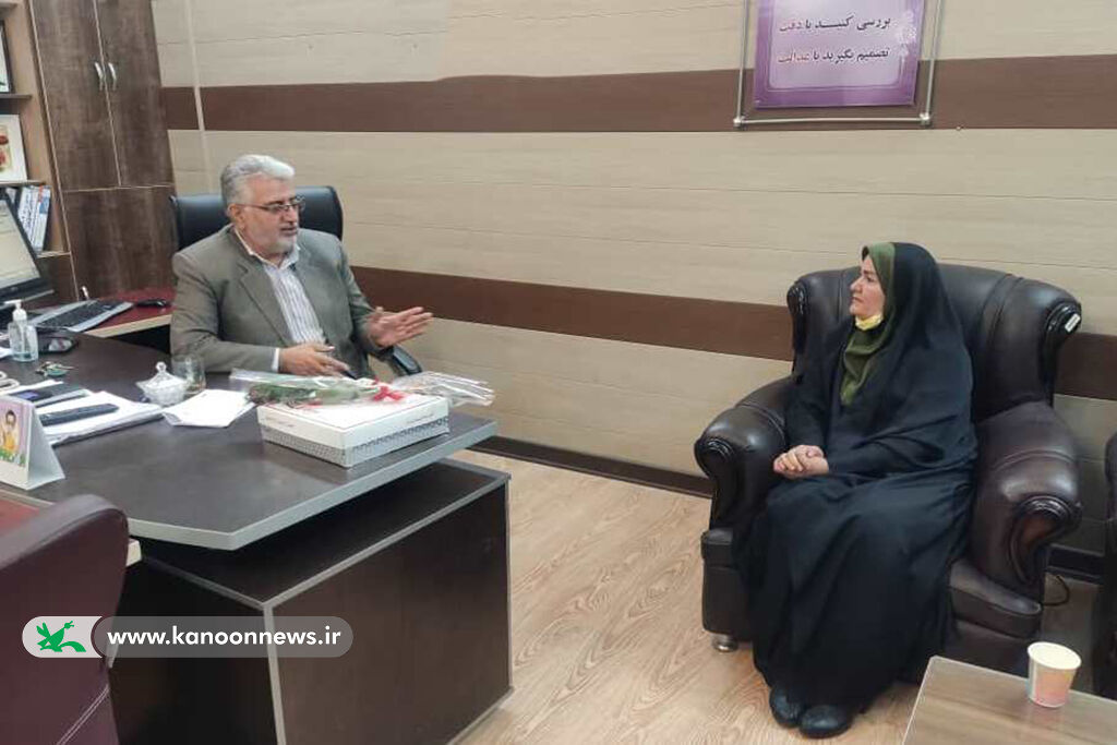 دیدار مربیان و اعضای کانون سمنان و میامی با فرمانداران