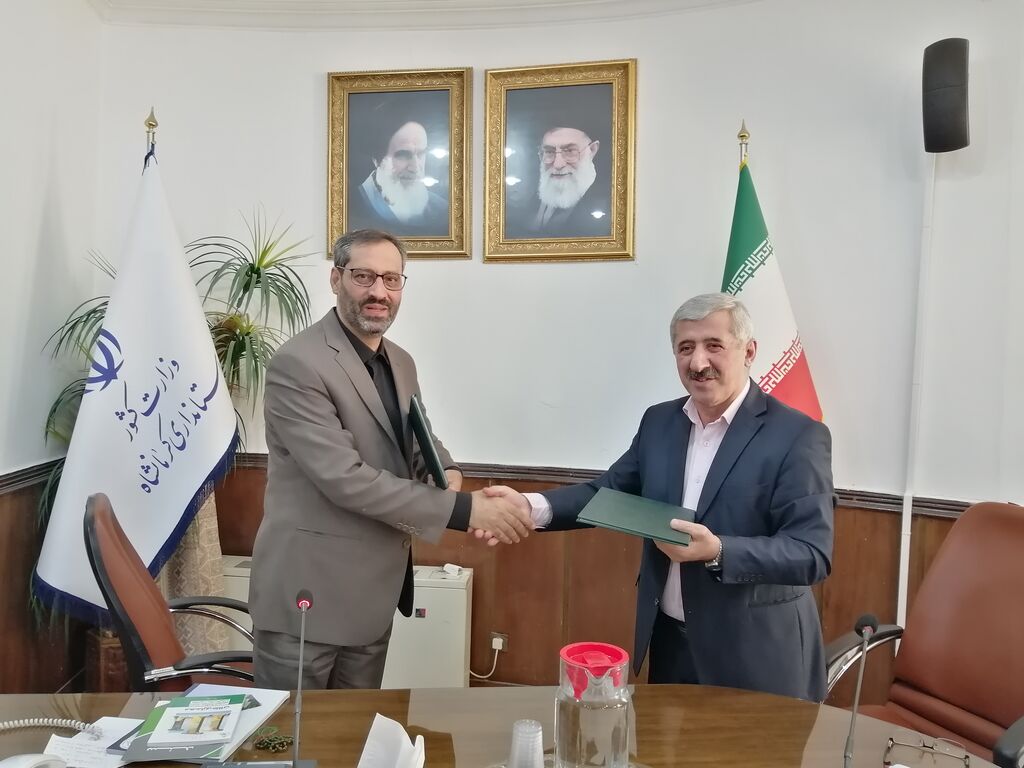 افتتاح مرکز جدید و امضای چند تفاهمنامه؛ رهآورد سفر رئیس کانونزبان ایران به کرمانشاه/ عزم جدّی برای توسعه مراکز کانونزبان