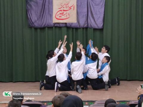 نمایش "همه آبها نام عباس را میدانند"