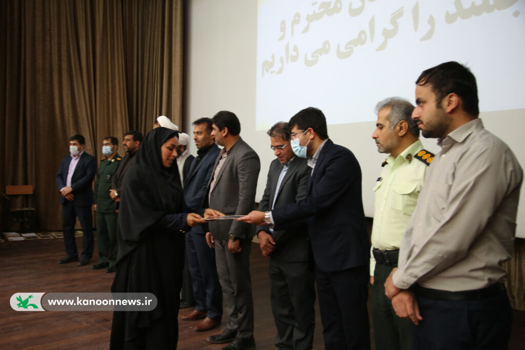 مربیان و مسئولین کانون استان بوشهر مدیران و کارمندان نمونه شدند مربیان و مسئولین کانون استان بوشهر مدیران و کارمندان نمونه شدند