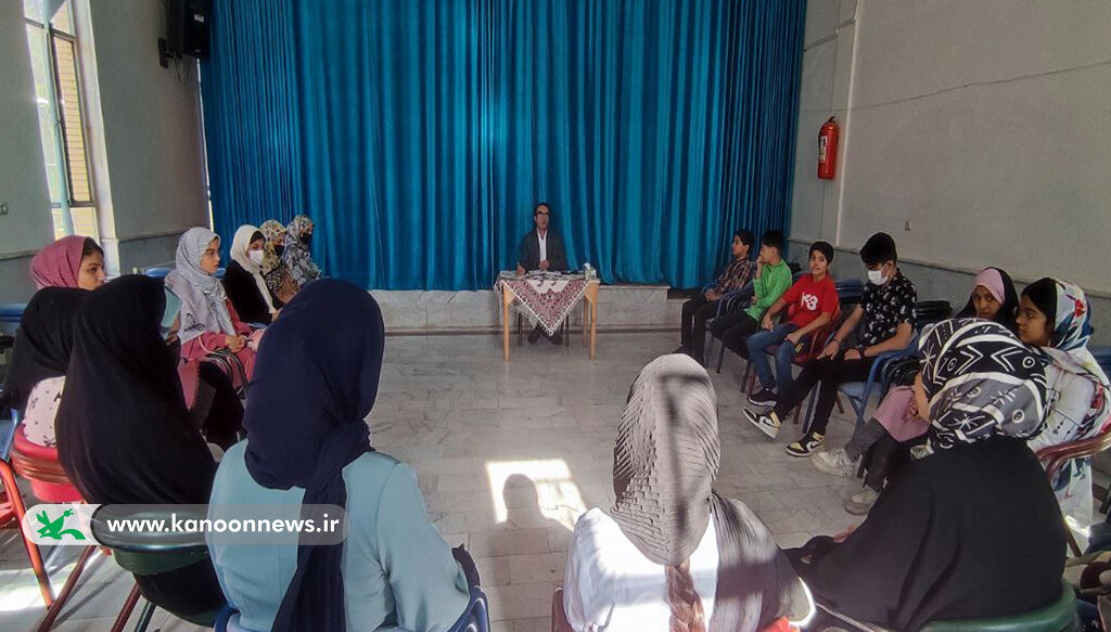 نشست تخصصی ارتباط مثبت والدین و فرزندان در کانون دامغان