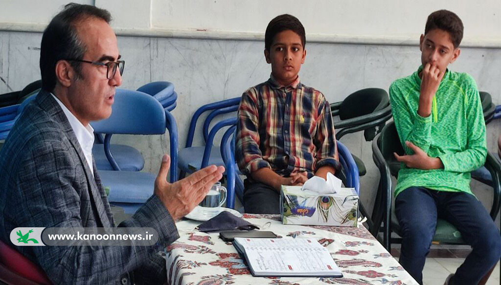 نشست تخصصی ارتباط مثبت والدین و فرزندان در کانون دامغان