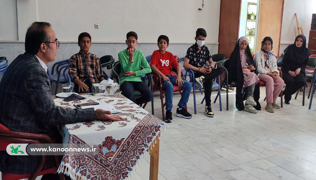 نشست تخصصی ارتباط مثبت والدین و فرزندان در کانون دامغان