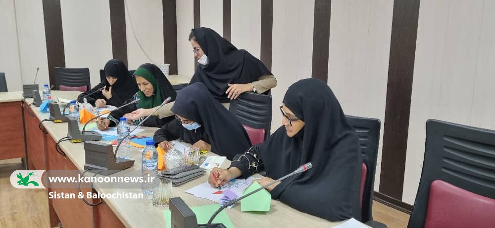 برگزاری کارگاه آموزشی ارتباط موثر با کودکان و نوجوانان در کانون پرورش فکری سیستان و بلوچستان