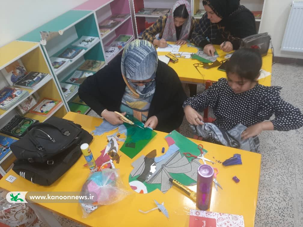 برگزاری کارگاه هنری مادر و کودک در مجتمع فرهنگی هنری شهید آیتالله مدنی