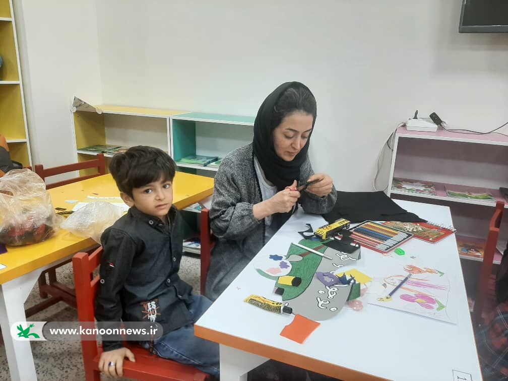 برگزاری کارگاه هنری مادر و کودک در مجتمع فرهنگی هنری شهید آیتالله مدنی