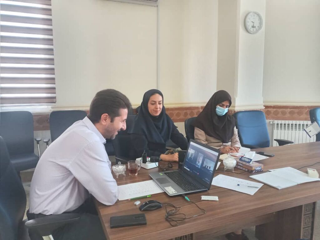 برگزاری جلسات قصه‌گویی با داوران و مسئولین مراکز استان 