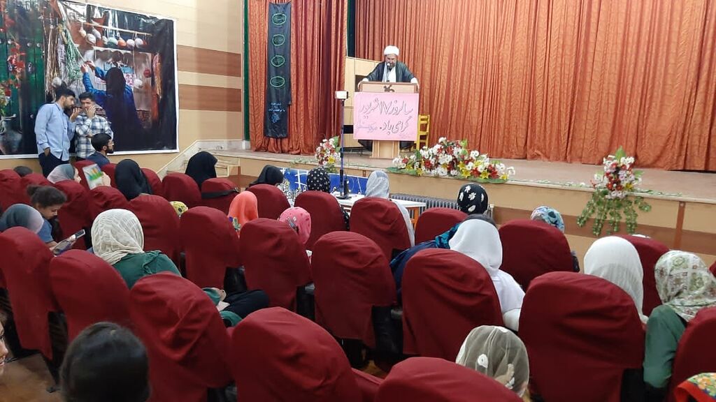 امام جمعه شهرستان سنقروکلیایی در بیست و چهارمین جشنواره بینالمللی قصهگویی شرکت کرد  امام جمعه شهرستان سنقروکلیایی در بیست و چهارمین جشنواره بینالمللی قصهگویی شرکت کرد