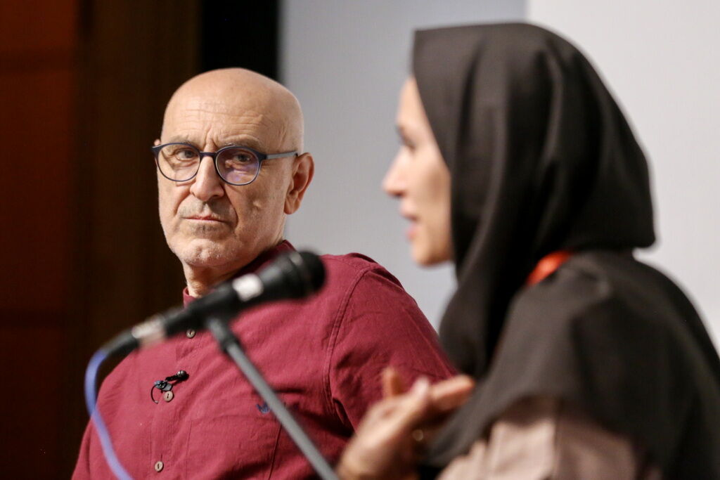 کار ما به عنوان نویسنده، آهسته و پیوسته رفتن است