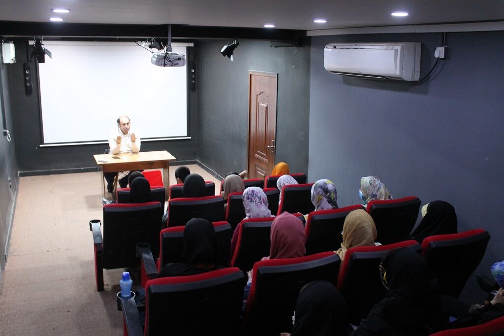 نشست تخصصی نقد و بررسی فیلم کوتاه "رهایی" برگزار شد