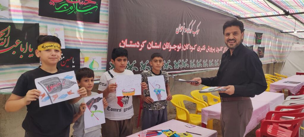زائران کوچک کربلا در موکب کانون نقاشی کشیدند زائران کوچک کربلا در موکب کانون نقاشی کشیدند