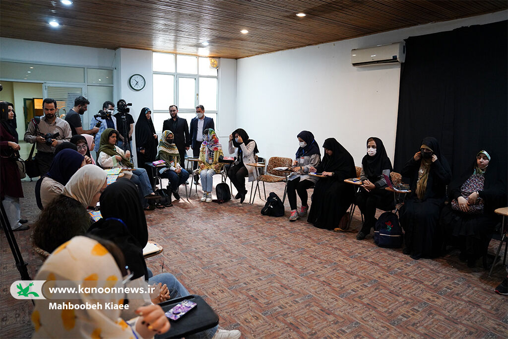 بازدید مدیرعامل از کارگاههای ادبی«تهران به روایت دختران» و نمایشگاه نقاشی اربعین بازدید مدیرعامل از کارگاههای ادبی«تهران به روایت دختران» و نمایشگاه نقاشی اربعین