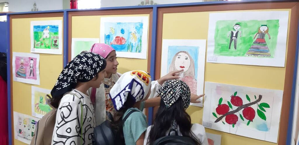 نمایشگاه آثار هنری اعضای کانون نور برپا شد